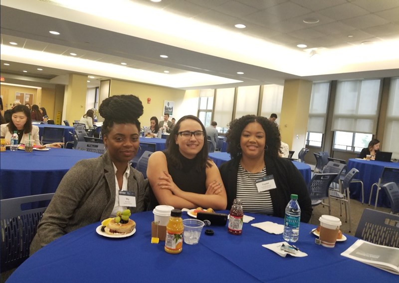 Students_at_breakfast